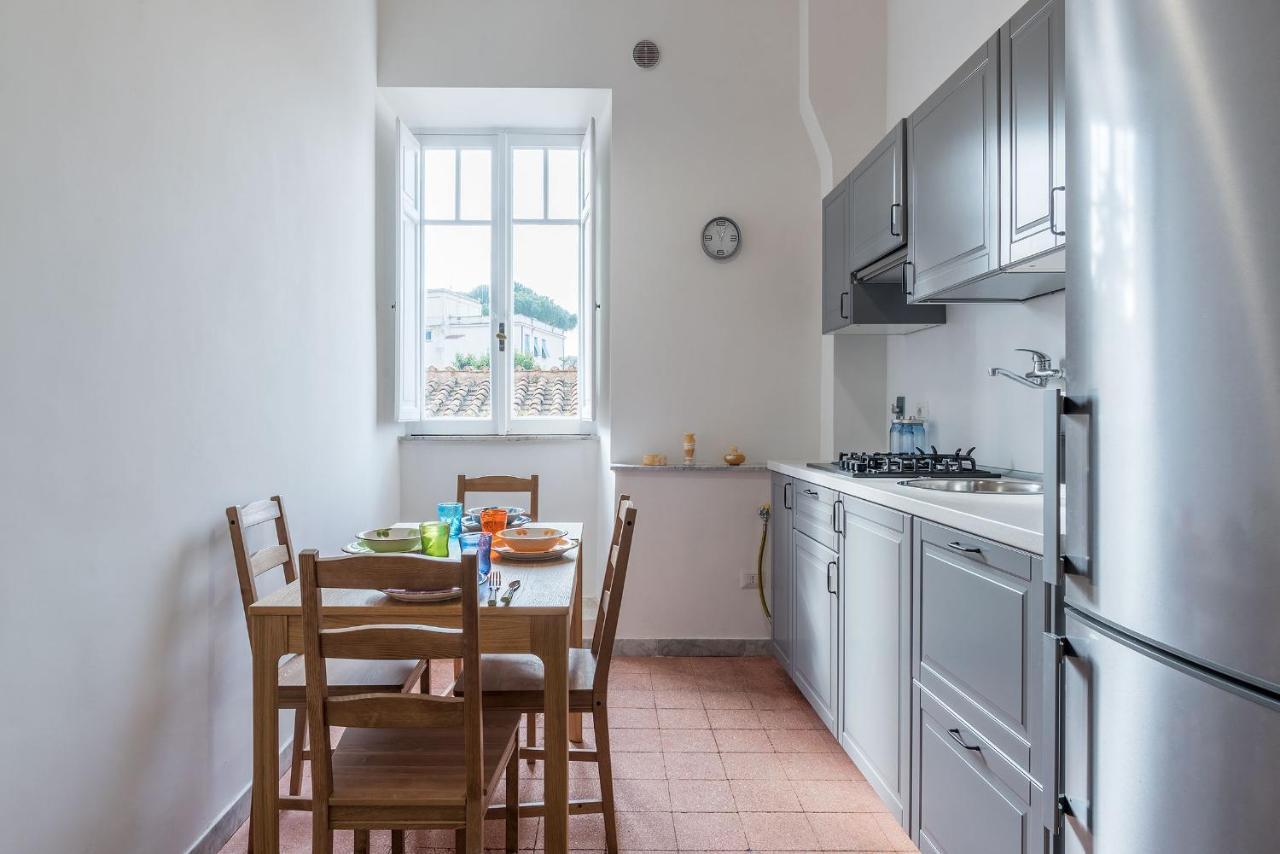 Colosseo & Colle Oppio Cozy Apartment Рим Экстерьер фото